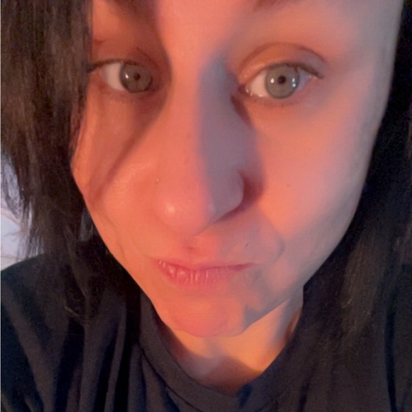 Meet your Posher, Sara - Picture 2 of 4